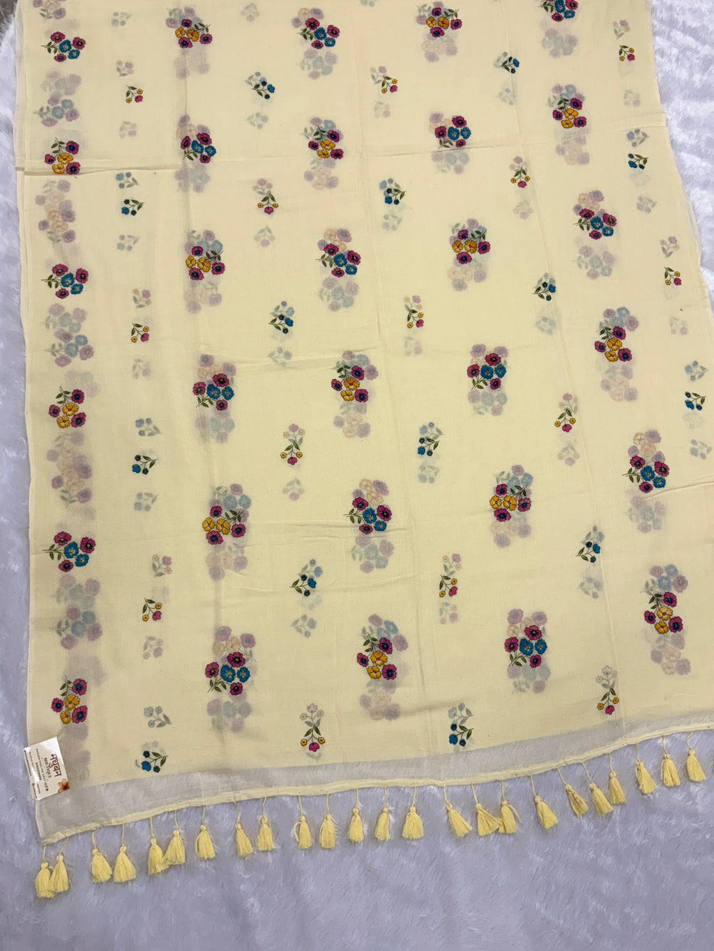 Handpainted flower bunch saree|off white|HPMC009