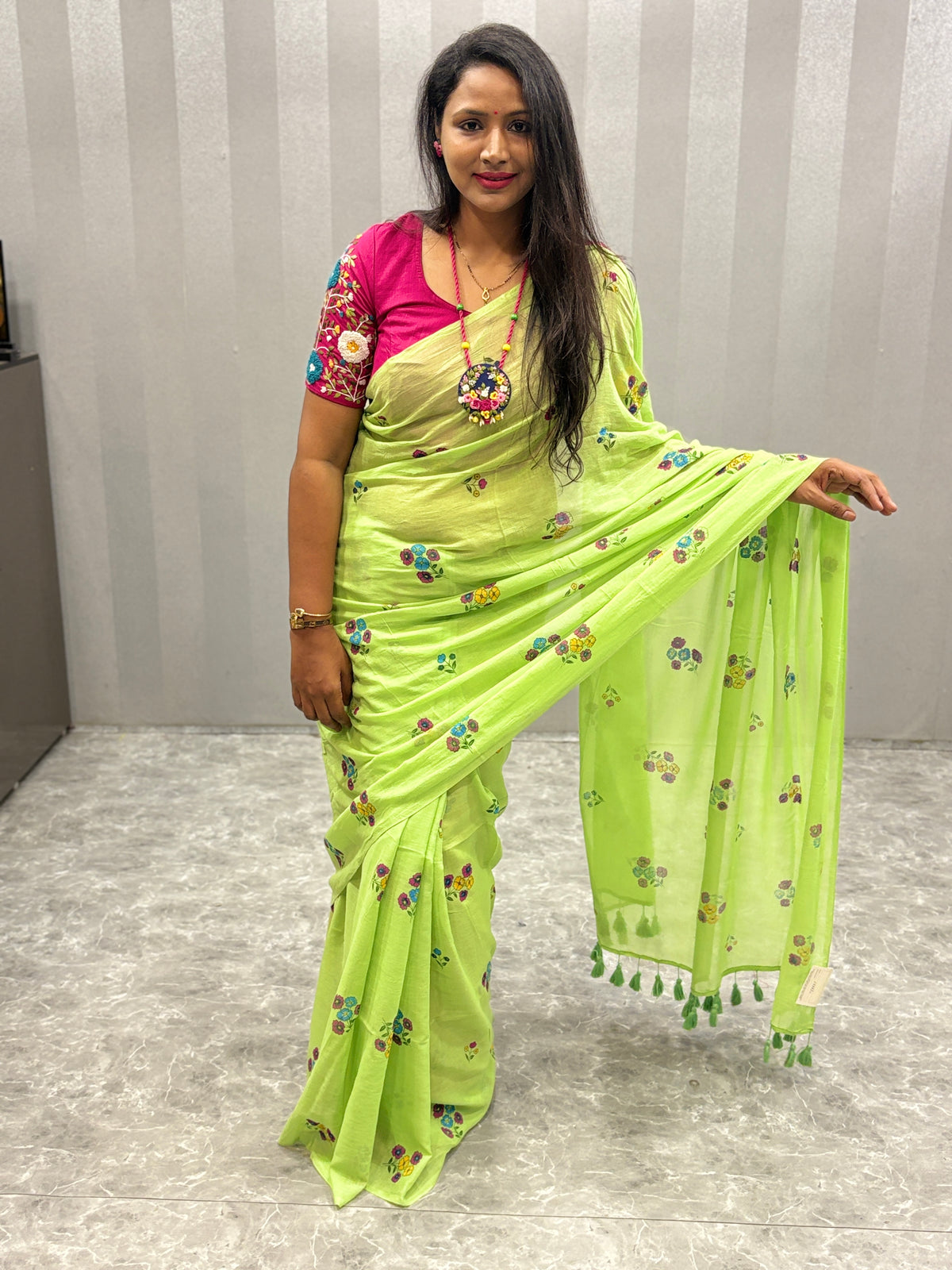 Handpainted flower bunch saree|Parrot green|HPMC012