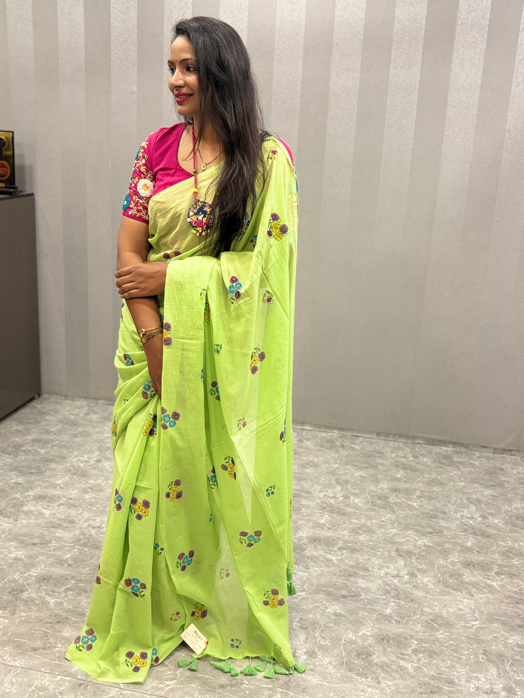 Handpainted flower bunch saree|Parrot green|HPMC012