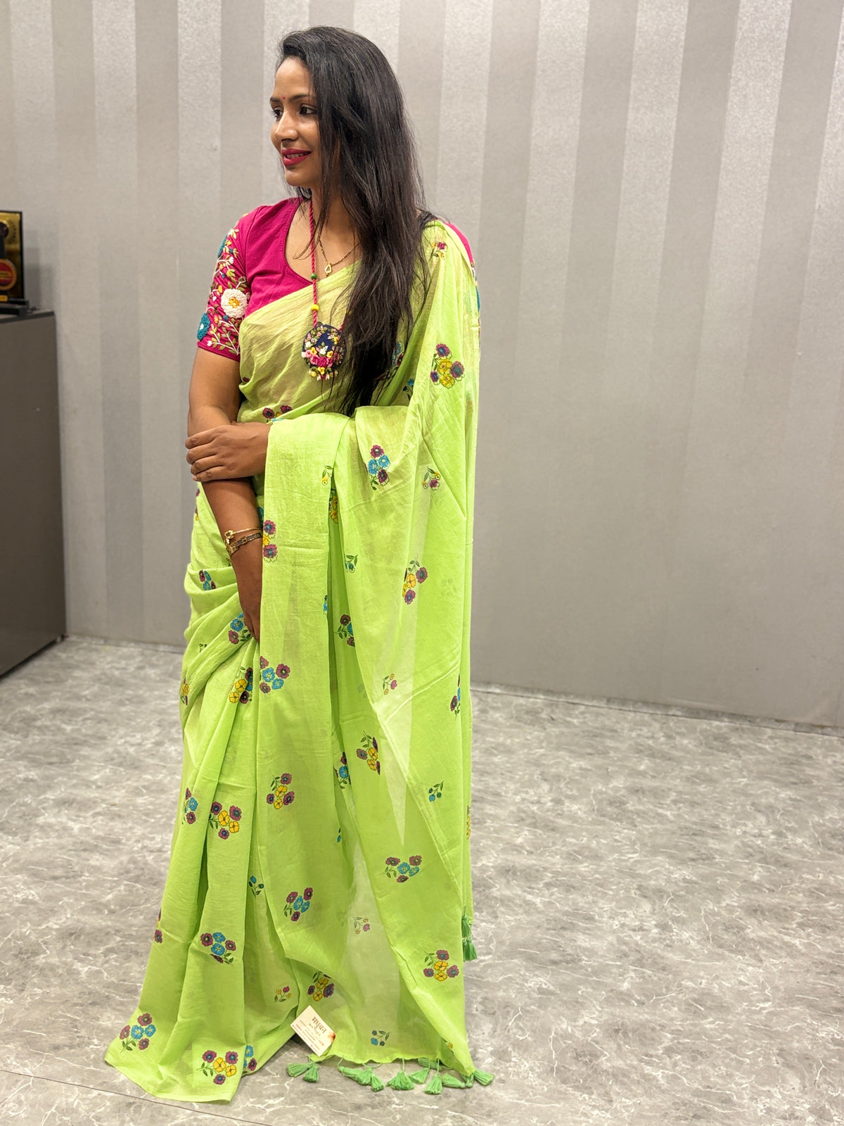 Handpainted flower bunch saree|Parrot green|HPMC012