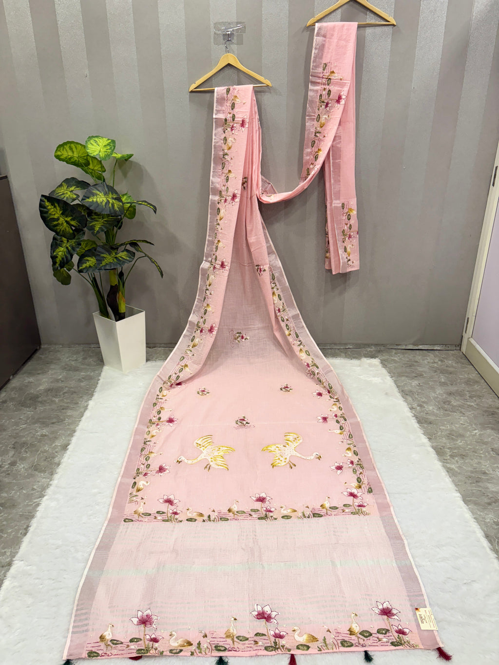 Swan handpainted and hardwork linen saree|Pink