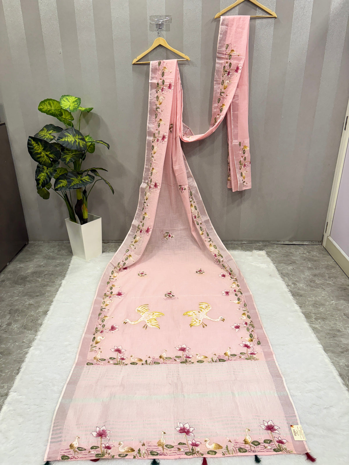 Swan handpainted and hardwork linen saree|Pink