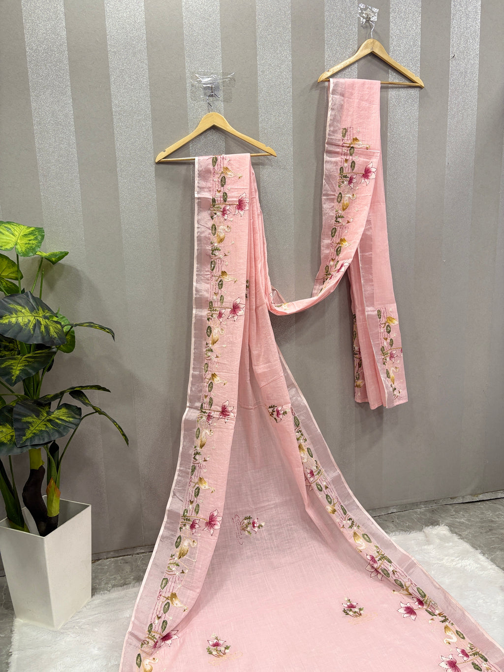 Swan handpainted and hardwork linen saree|Pink