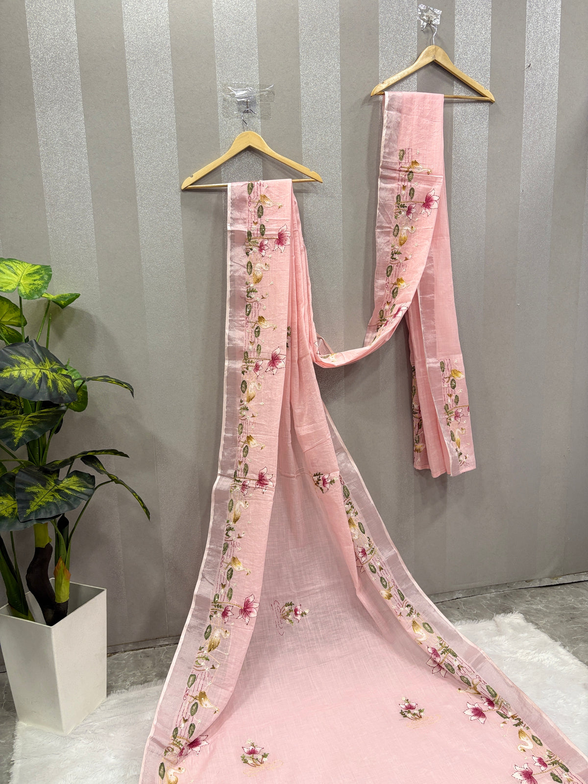 Swan handpainted and hardwork linen saree|Pink