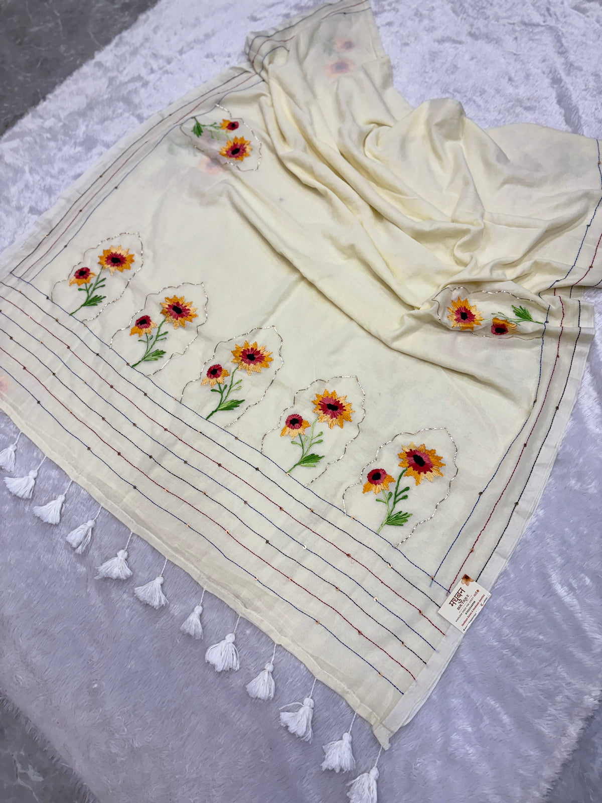 Niddle work flower saree|offwhite