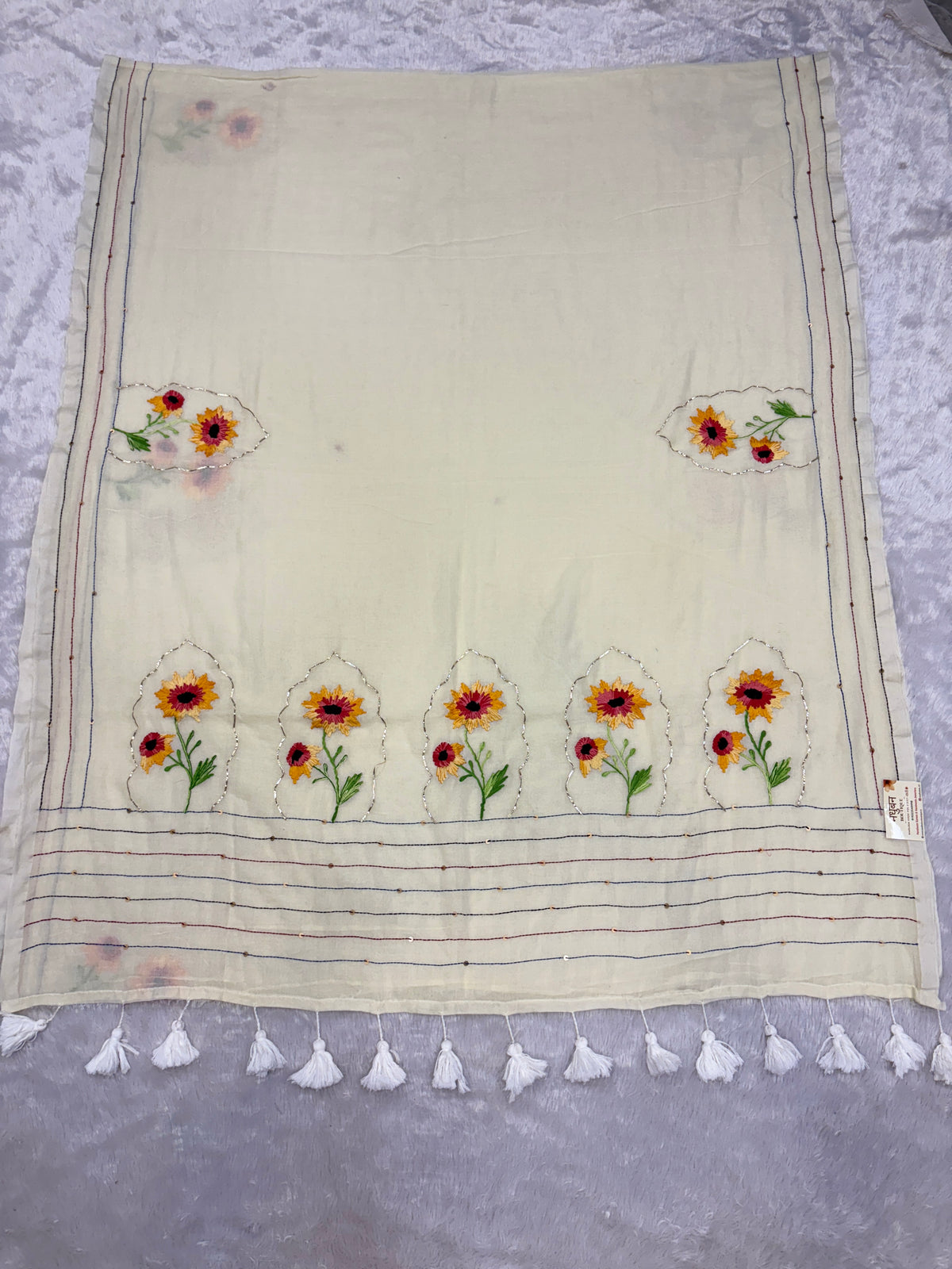 Niddle work flower saree|offwhite